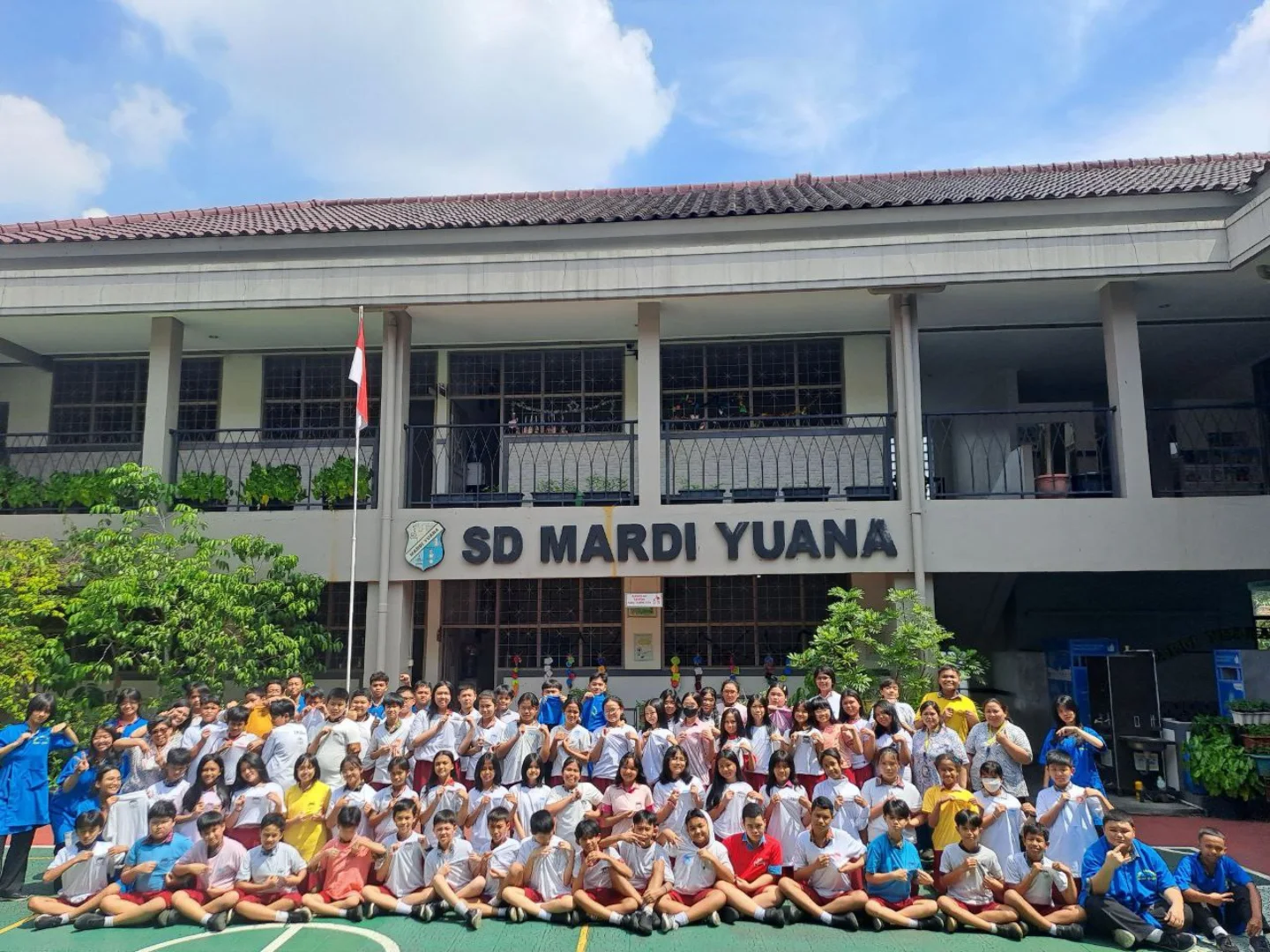 Yeay! Kaos keren hasil karya sendiri!